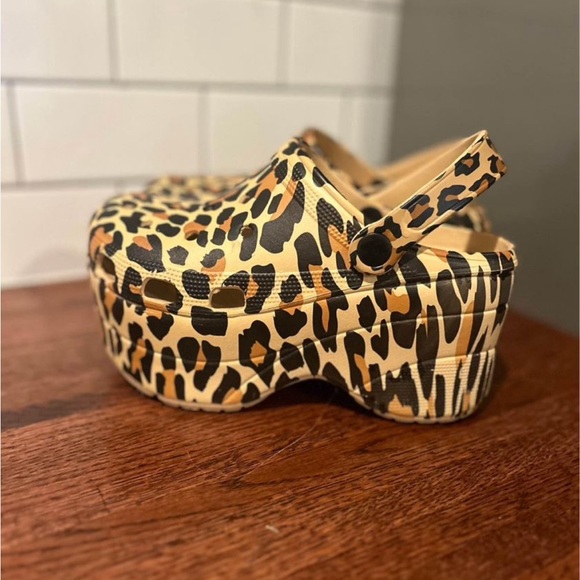 Womens Platform “Croc” Style Shoes Leopard print Size 6 - Picture 1 of 3